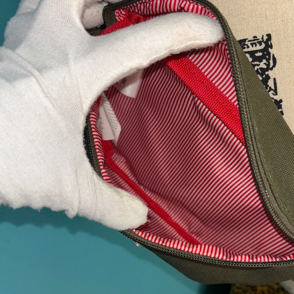 Herschel Supply Company Forest Green Crossbody Bag - Picture 4 of 4